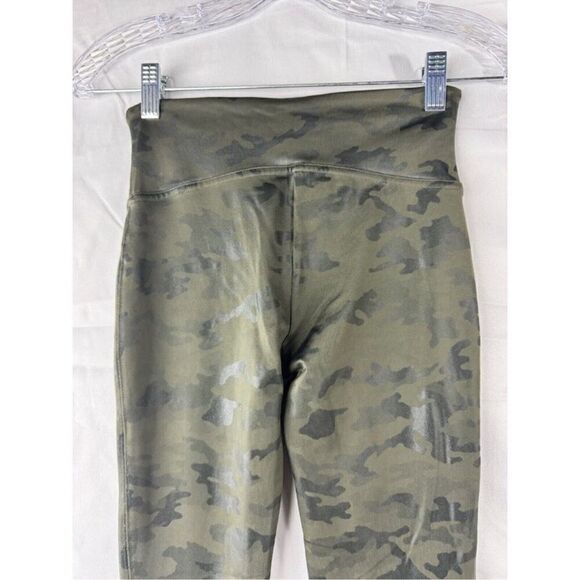 SPANX FAUX LEATHER CAMO LEGGINGS PANTS MATTE OLIVE GREEN SIZE S - Picture 5 of 8